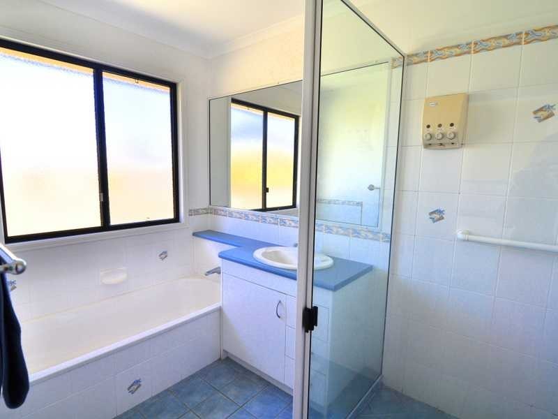 33 GOLDEN HIND AVENUE, Cooloola Cove QLD 4580