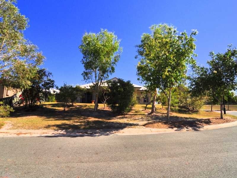 1 LOMANDRA AVENUE, Cooloola Cove QLD 4580