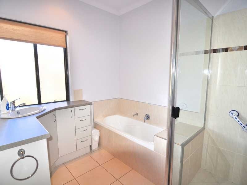 1 LOMANDRA AVENUE, Cooloola Cove QLD 4580