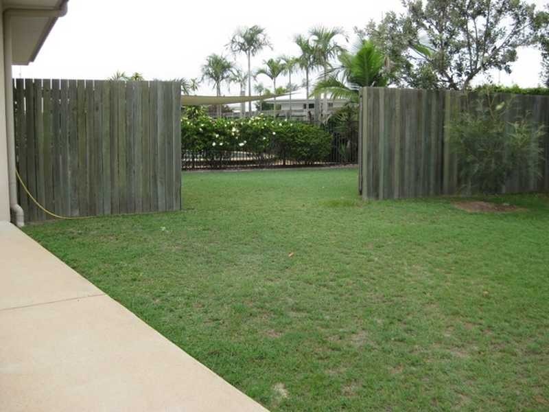 1 LOMANDRA AVENUE, Cooloola Cove QLD 4580