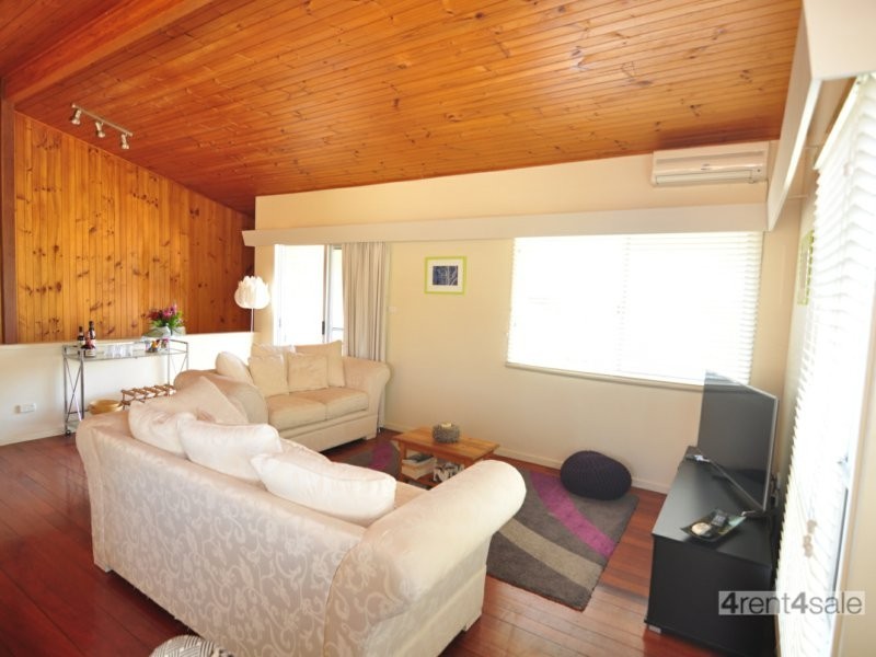 76 Gympie Road, Tin Can Bay QLD 4580