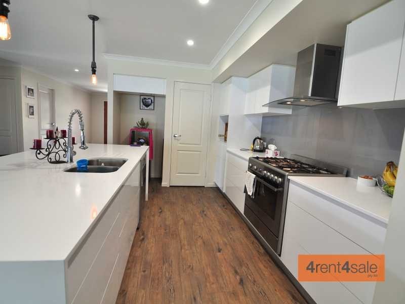 33 Discovery Drive, Cooloola Cove QLD 4580