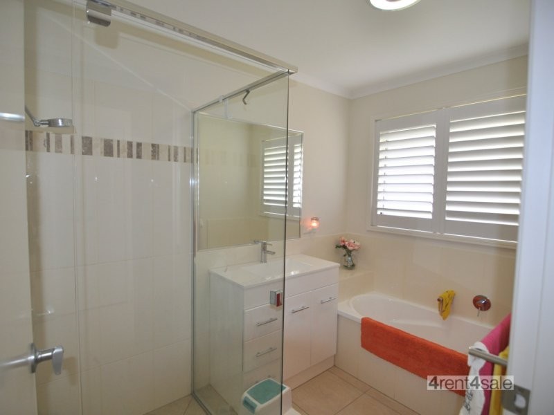 25 Regent Court, Cooloola Cove QLD 4580