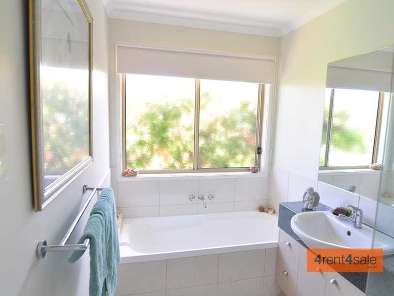 37 Golden Hind Avenue, Cooloola Cove QLD 4580