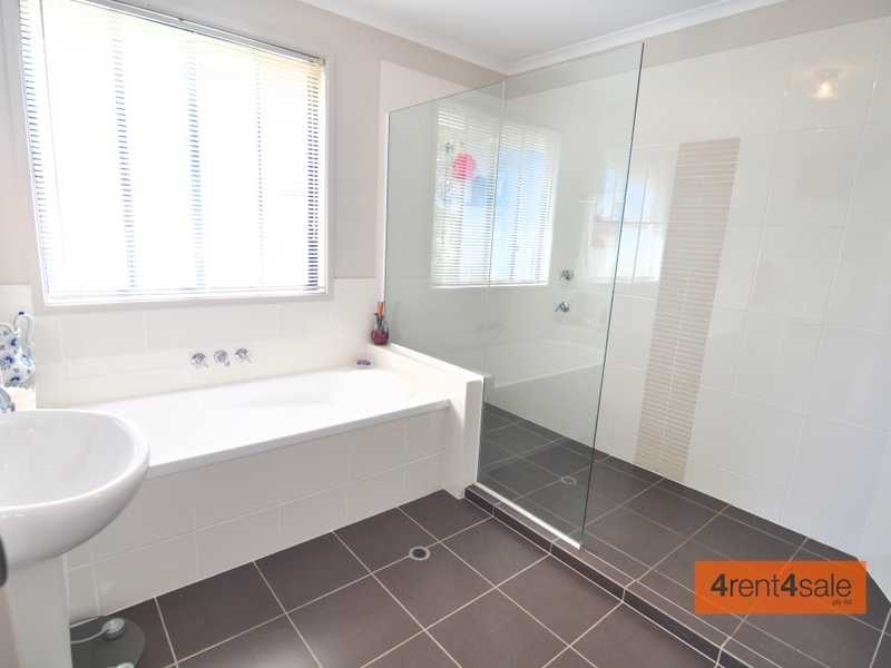 64 Bayside Road, Cooloola Cove QLD 4580