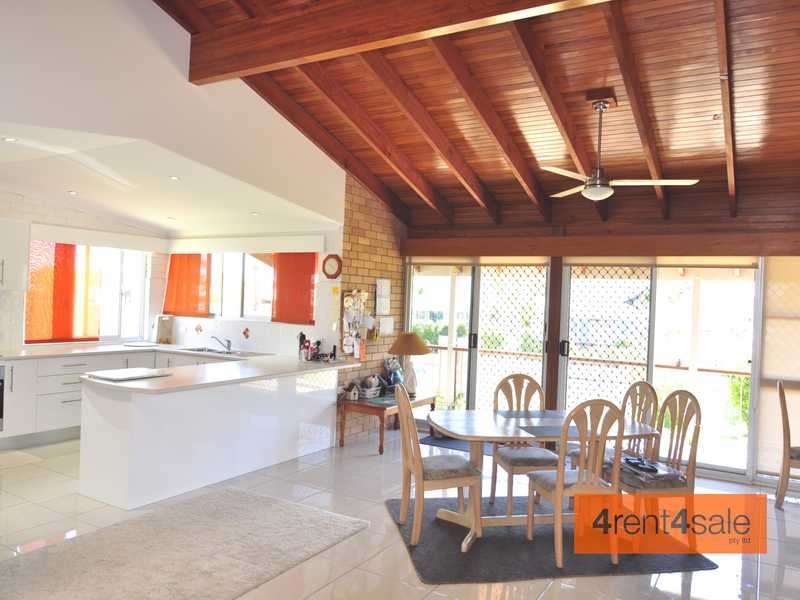 2 Oyster Parade, Tin Can Bay QLD 4580