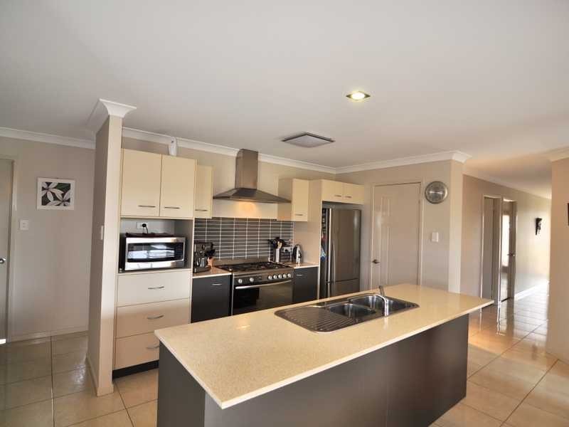 10 Habitat Circuit, Cooloola Cove QLD 4580