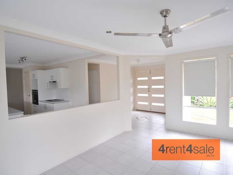 12 Creekside Esplanade, Cooloola Cove QLD 4580