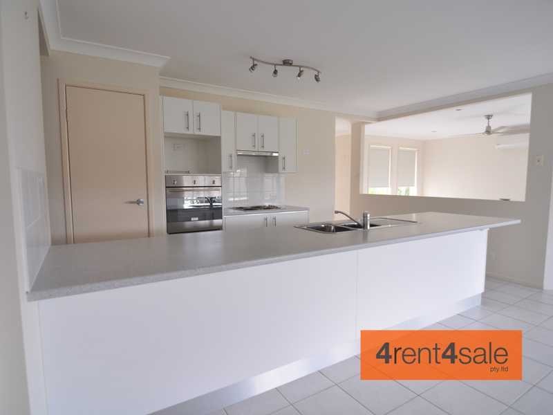 12 Creekside Esplanade, Cooloola Cove QLD 4580