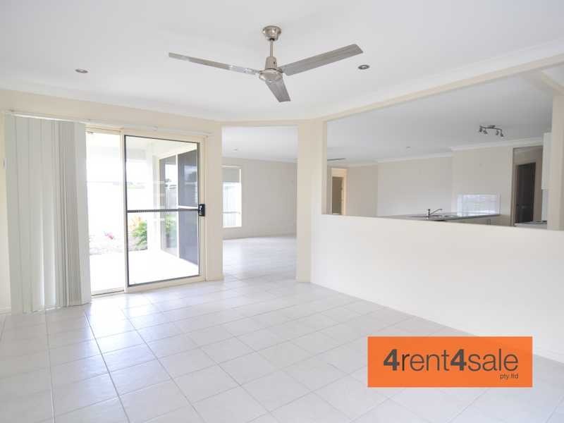 12 Creekside Esplanade, Cooloola Cove QLD 4580