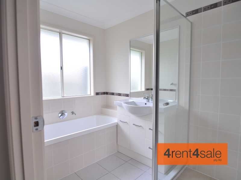 12 Creekside Esplanade, Cooloola Cove QLD 4580