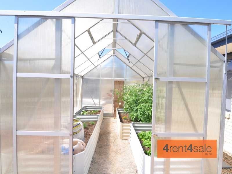 4 Retreat Court, Cooloola Cove QLD 4580