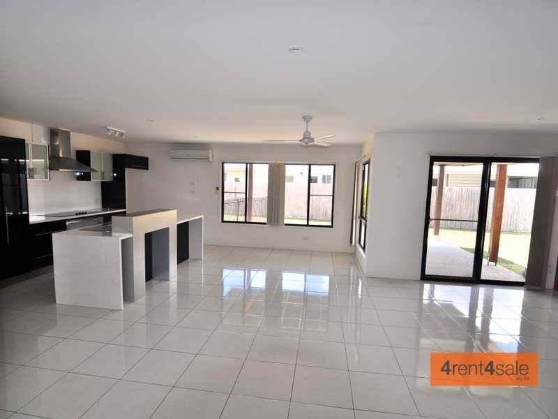 2 Creekside Esplanade, Cooloola Cove QLD 4580