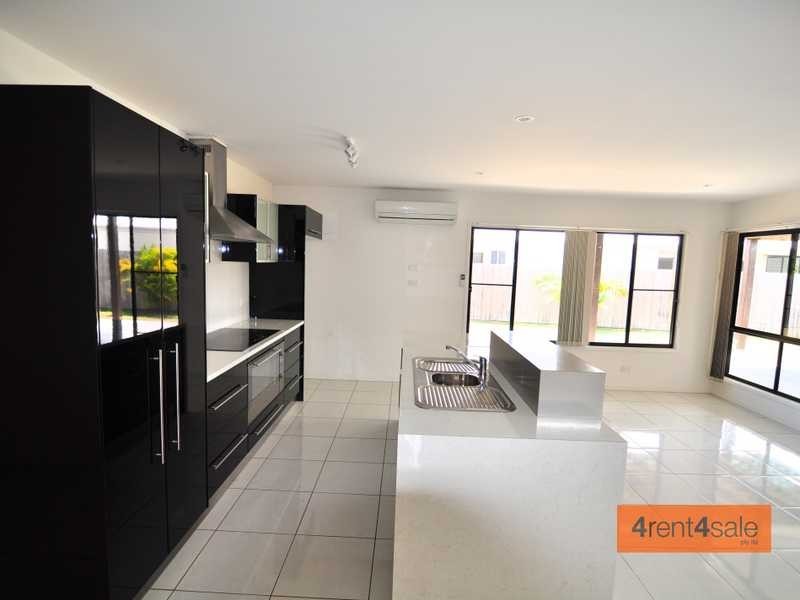 2 Creekside Esplanade, Cooloola Cove QLD 4580