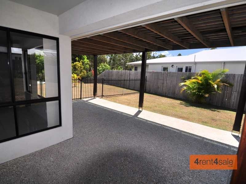 2 Creekside Esplanade, Cooloola Cove QLD 4580