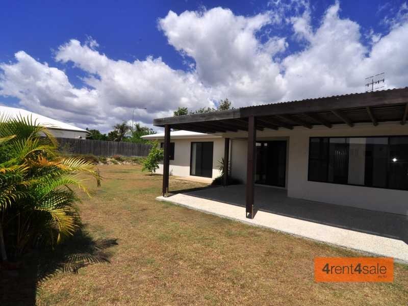 2 Creekside Esplanade, Cooloola Cove QLD 4580