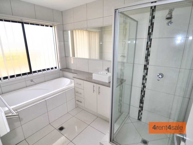 2 Creekside Esplanade, Cooloola Cove QLD 4580