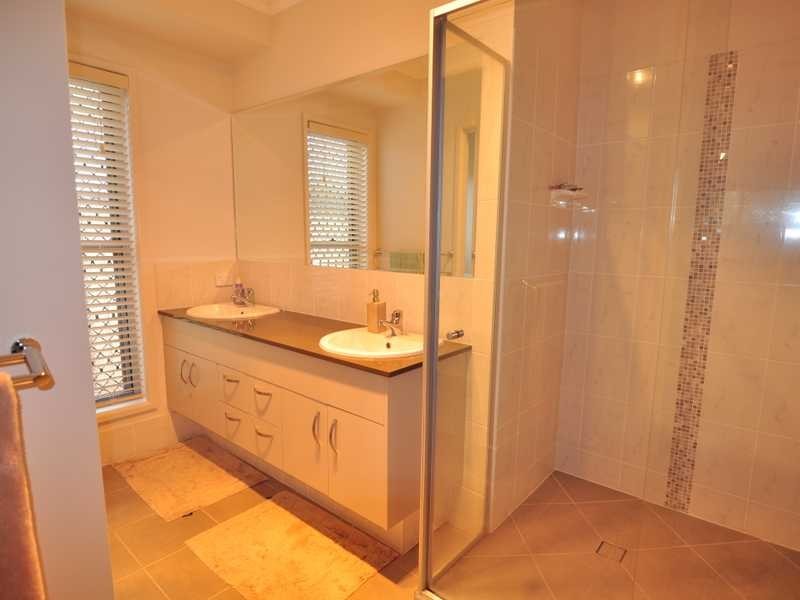 40 Tuna Way, Tin Can Bay QLD 4580