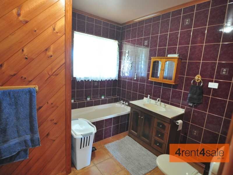 27 Endeavour Drive, Cooloola Cove QLD 4580