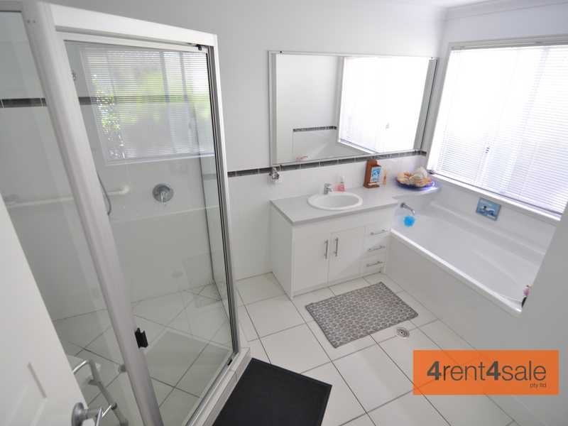 25 Creekside Esplanade, Cooloola Cove QLD 4580
