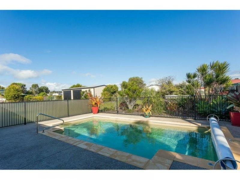 4 Illustrious Court, Cooloola Cove QLD 4580