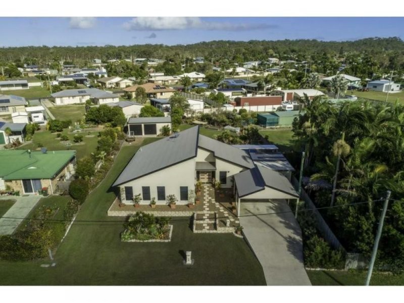 4 Illustrious Court, Cooloola Cove QLD 4580
