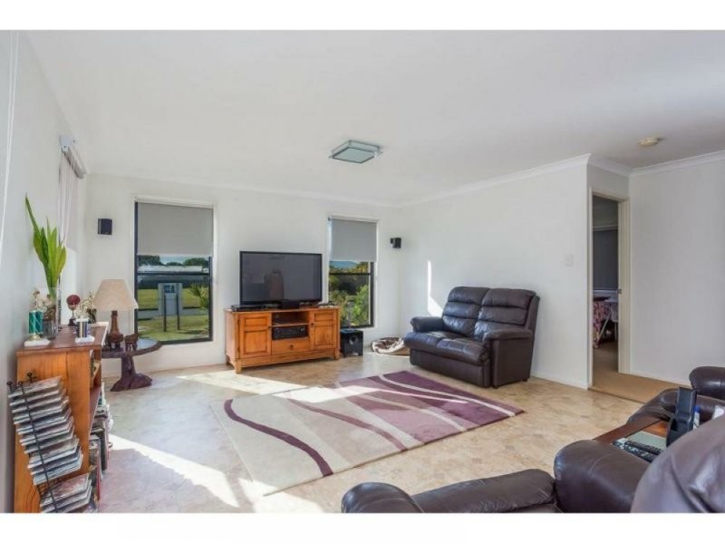 4 Illustrious Court, Cooloola Cove QLD 4580