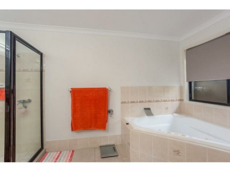 4 Illustrious Court, Cooloola Cove QLD 4580