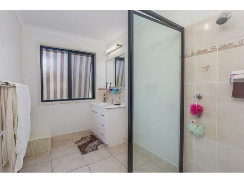 4 Illustrious Court, Cooloola Cove QLD 4580