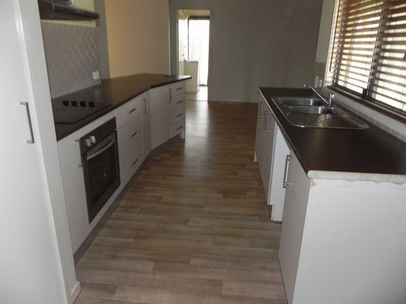 8 Creekside Esplanade, Cooloola Cove QLD 4580