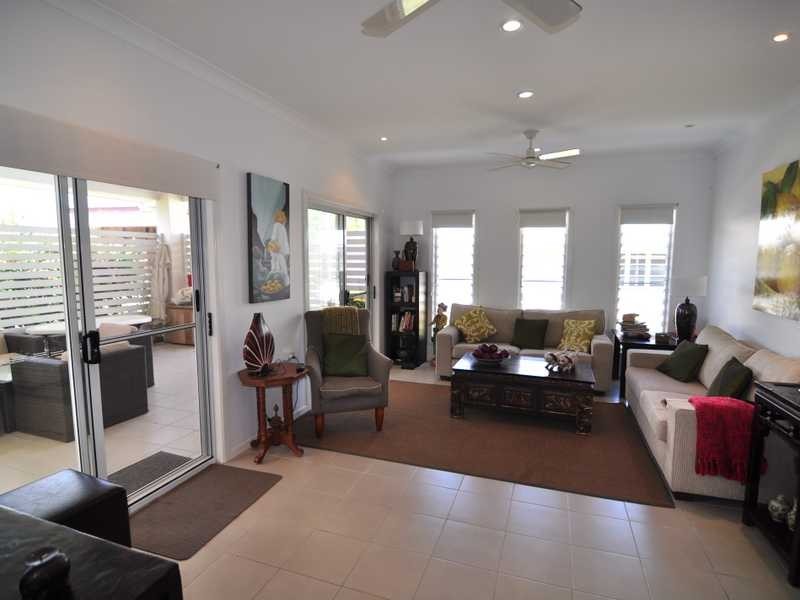2 Buchanan Street, Tin Can Bay QLD 4580