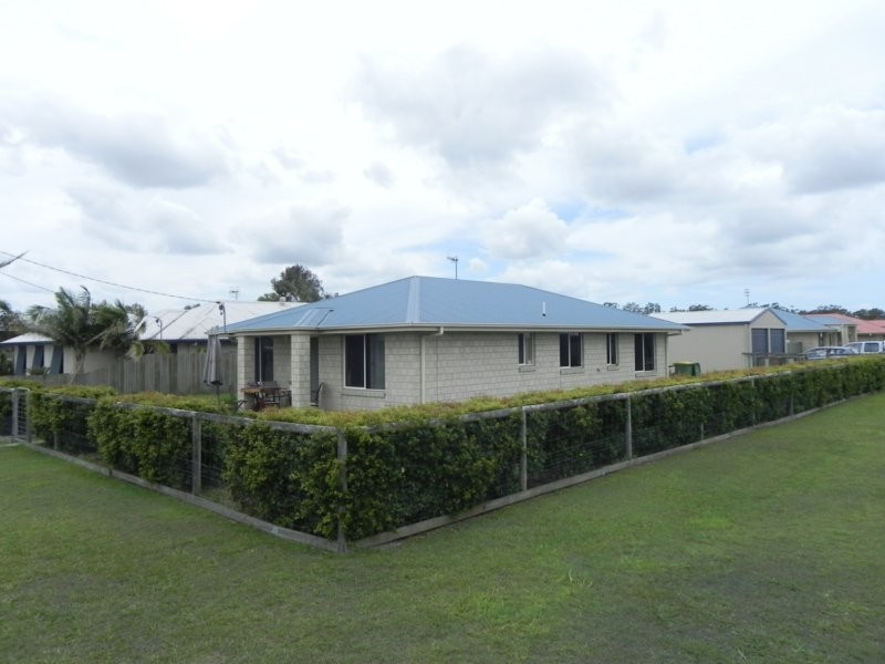 24 Canberra Avenue, Cooloola Cove QLD 4580