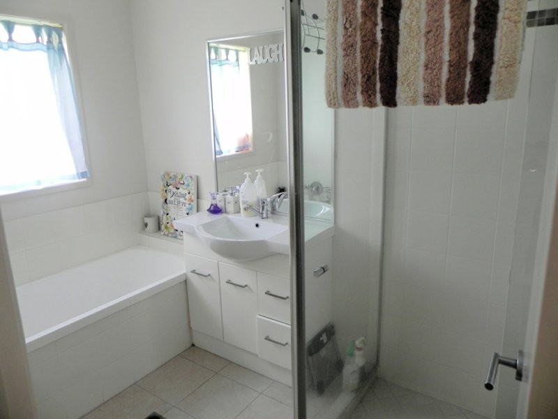 24 Canberra Avenue, Cooloola Cove QLD 4580