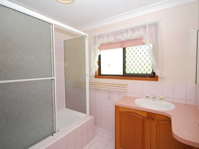 24 Bangalow St, Minyama QLD 4575
