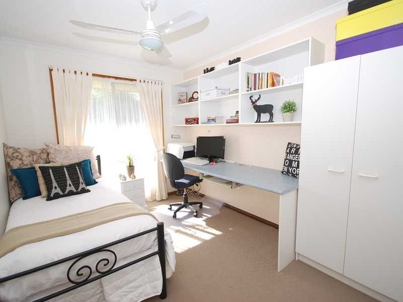 6 Stephenson Place, Monkland QLD 4570