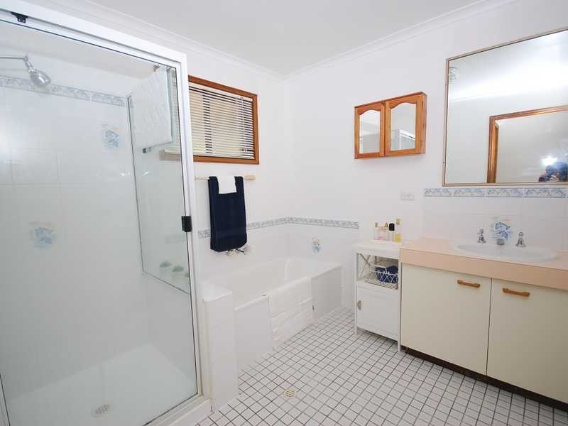 6 Stephenson Place, Monkland QLD 4570