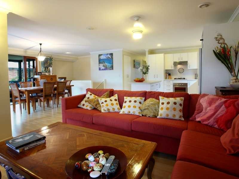 18 Oomoo St, Buddina QLD 4575