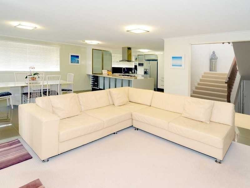 2/33 Yakola Parade, Alexandra Headland QLD 4572