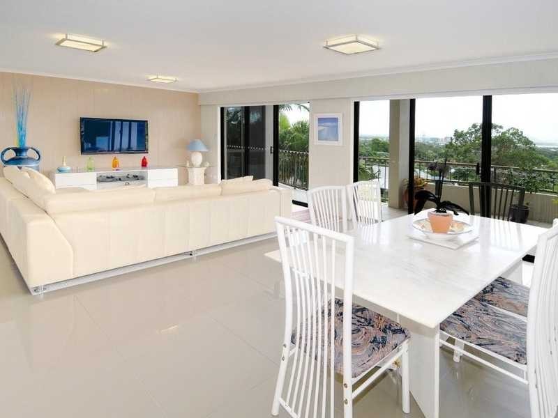 2/33 Yakola Parade, Alexandra Headland QLD 4572