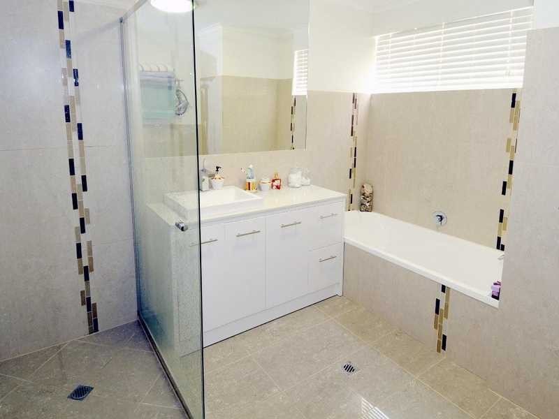 2/33 Yakola Parade, Alexandra Headland QLD 4572