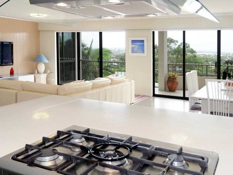 2/33 Yakola Parade, Alexandra Headland QLD 4572