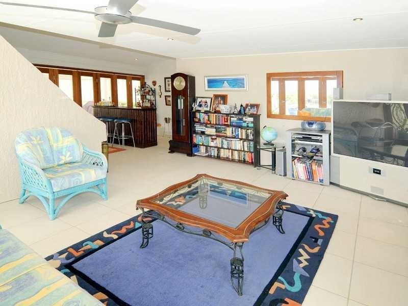 2/33 Yakola Parade, Alexandra Headland QLD 4572