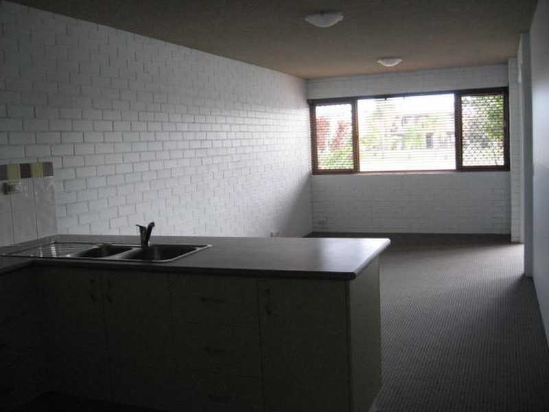 Unit 2/11 Pangarinda Place, Mooloolaba QLD 4557