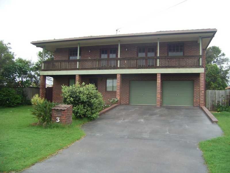3 Saleng Cres, Warana QLD 4575