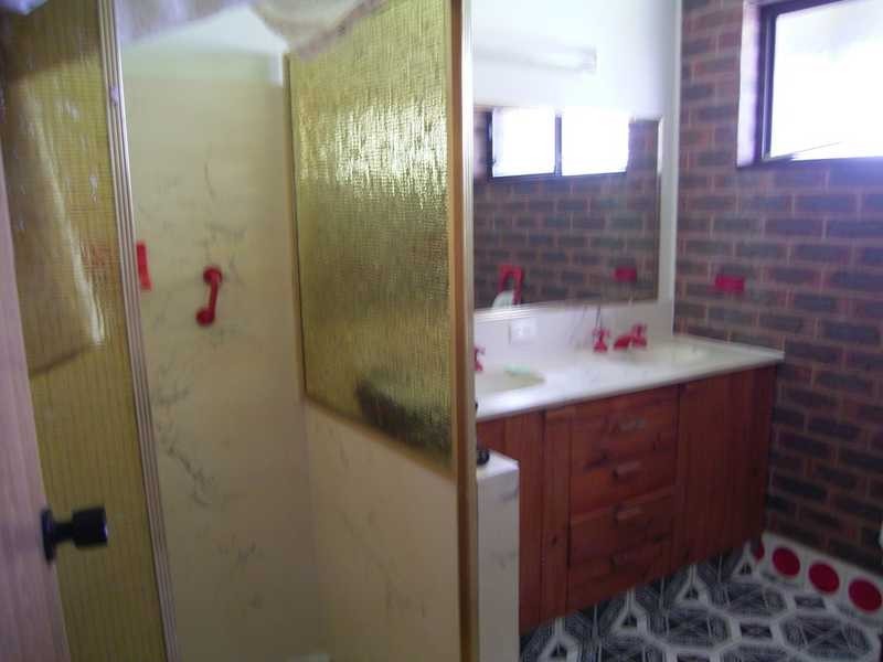 3 Saleng Cres, Warana QLD 4575