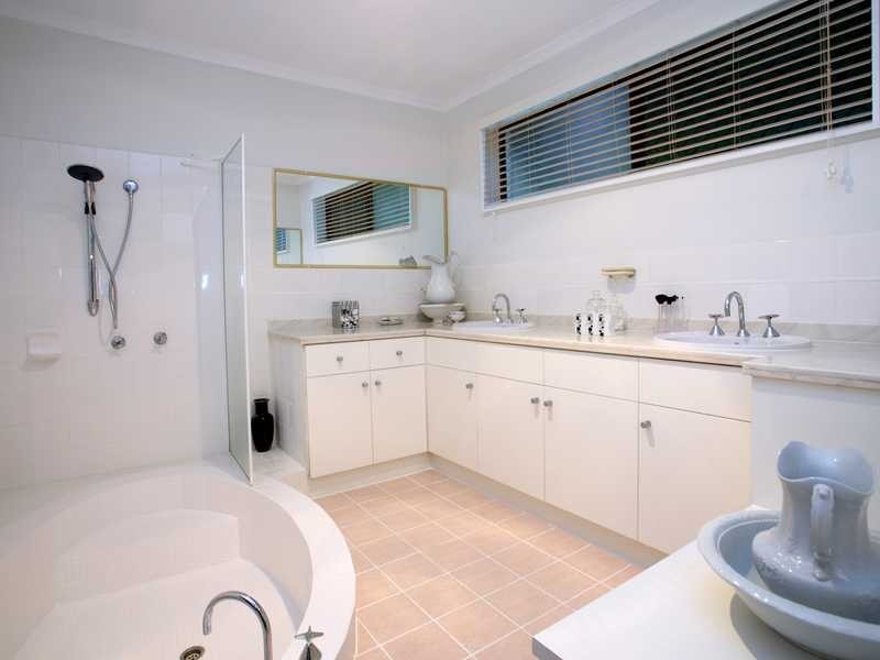 31 Yakola Parade, Alexandra Headland QLD 4572
