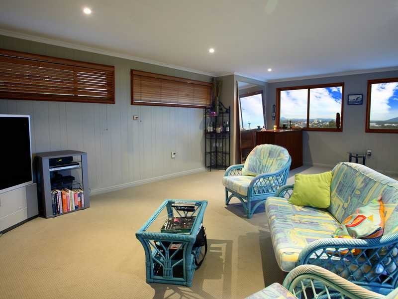 31 Yakola Parade, Alexandra Headland QLD 4572