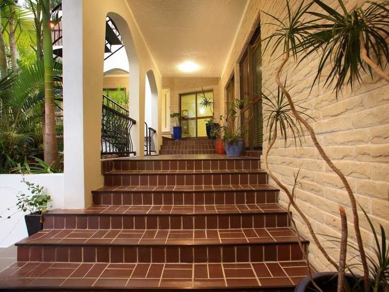 31 Yakola Parade, Alexandra Headland QLD 4572