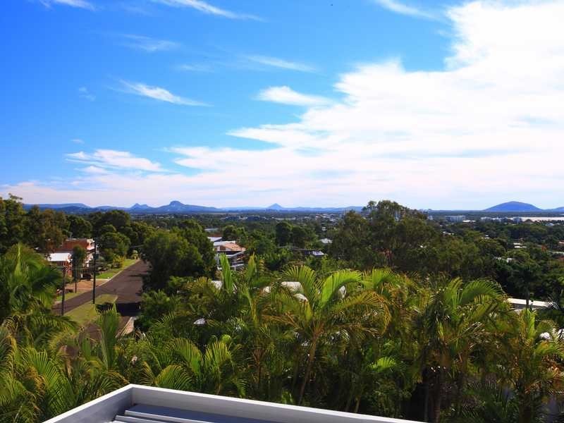 31 Yakola Parade, Alexandra Headland QLD 4572