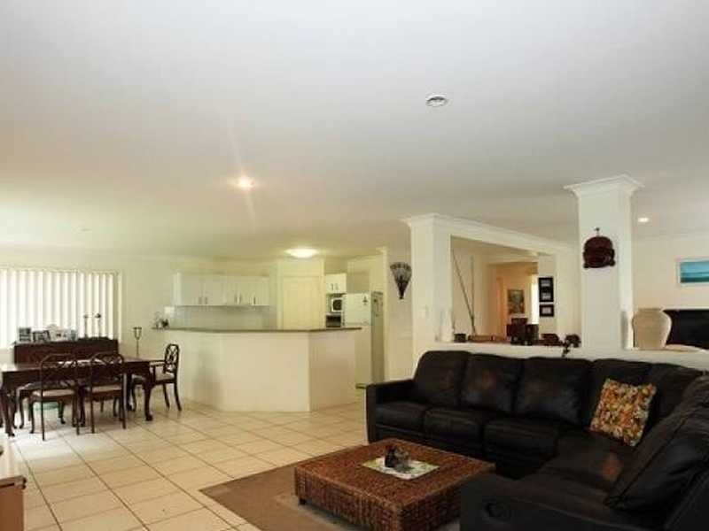 8 Veerings Court, Twin Waters QLD 4564